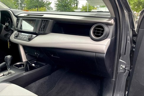 Used 2018 Toyota RAV4 XLE image 18