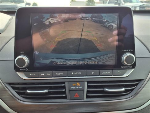 Used 2023 Nissan Altima 2.5 SV image 4