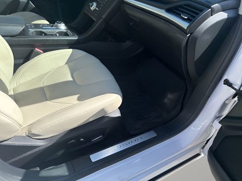 Used 2017 Ford Fusion Titanium image 16
