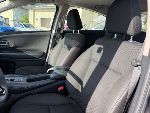 Used 2017 Honda HR-V LX image 10