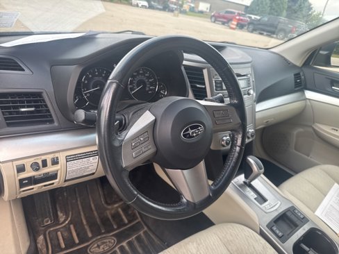 Used 2010 Subaru Outback 2.5i Premium w/ Popular Equipment Group 1B image 10