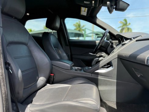 Used 2018 Jaguar E-PACE SE image 18
