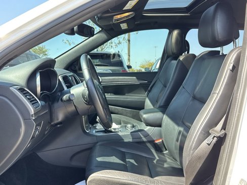 Used 2018 Jeep Grand Cherokee Limited image 11