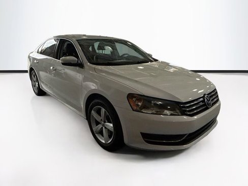 Used 2014 Volkswagen Passat 1.8T SE image 3
