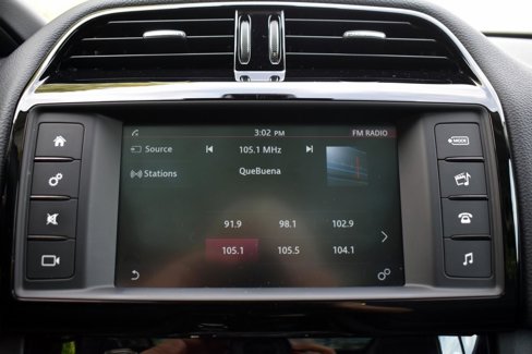 Used 2018 Jaguar F-PACE Premium image 22