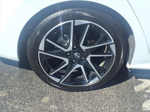Used 2024 Nissan Sentra SR w/ SR Premium Package image 9