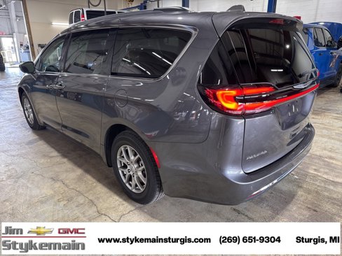 Used 2021 Chrysler Pacifica Touring w/ Cold Weather Group image 4