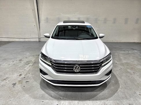 Used 2020 Volkswagen Passat 2.0T SEL image 11