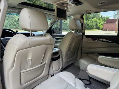 Used 2016 Cadillac Escalade ESV Luxury image 24