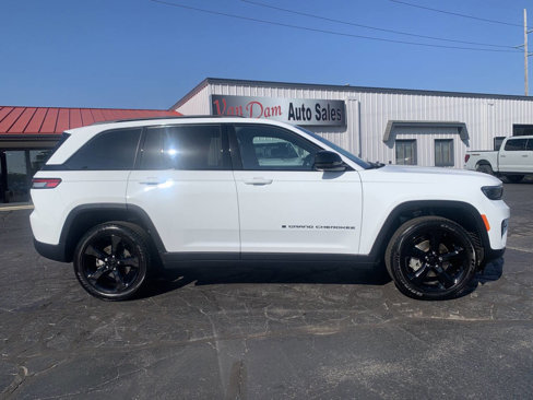 Used 2024 Jeep Grand Cherokee Altitude image 2