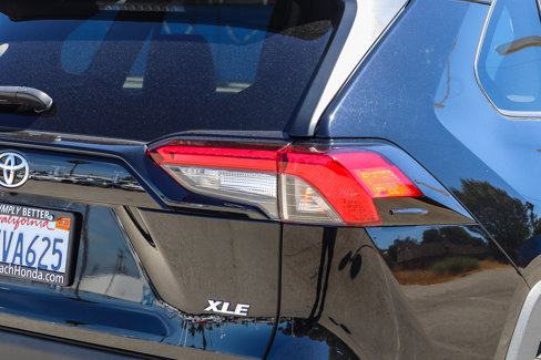 Used 2021 Toyota RAV4 XLE Premium image 10