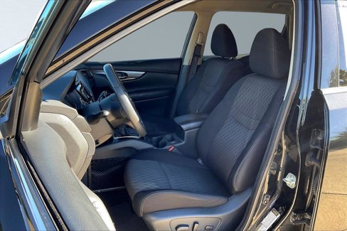 Used 2018 Nissan Rogue SV image 25