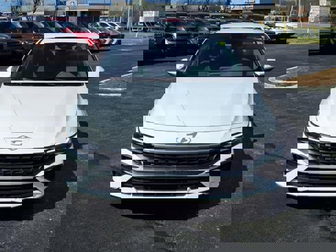 Certified 2024 Hyundai Elantra SEL image 2
