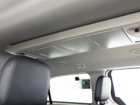 Used 2016 Chrysler Town & Country Touring image 32