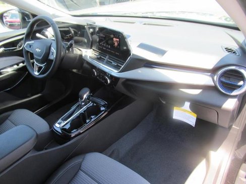 New 2025 Chevrolet Trax LT w/ Driver Confidence Package image 11