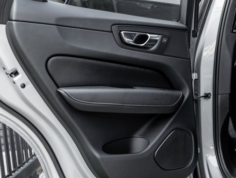 Used 2023 Volvo XC60 B5 Ultimate w/ Climate Package image 30