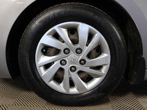 Used 2020 Hyundai Elantra SE w/ Cargo Package (C1) image 13