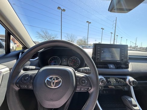 Used 2022 Toyota RAV4 XLE image 29