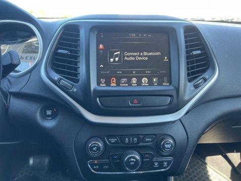 Used 2018 Jeep Cherokee Latitude Plus w/ Cold Weather Group image 24