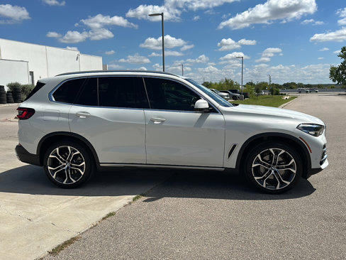 Certified 2022 BMW X5 sDrive40i w/ Luxury Seating Package image 9
