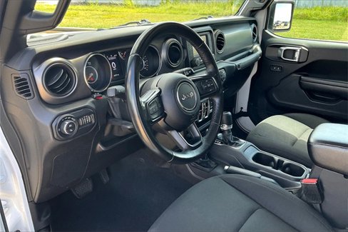 Used 2021 Jeep Gladiator Willys image 15
