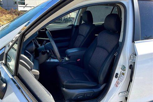 Used 2017 Subaru Outback 2.5i Premium image 9