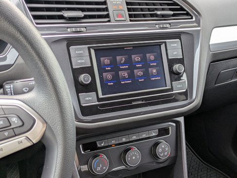 Used 2022 Volkswagen Tiguan S image 14