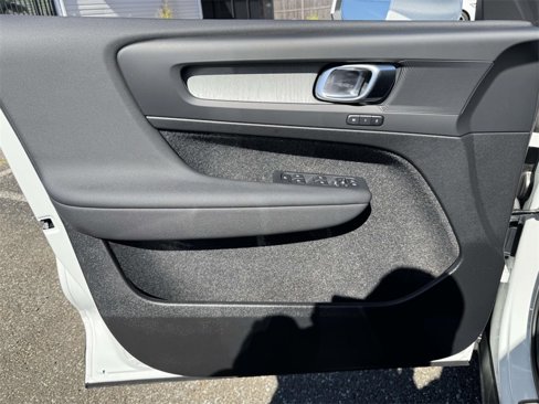 Certified 2025 Volvo XC40 B5 Core w/ Protection Package Premier image 14
