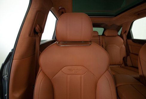Used 2023 Bentley Bentayga Plug-In Hybrid image 60