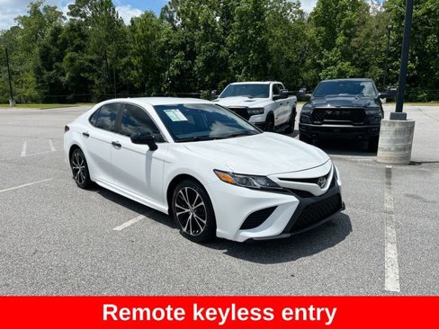 Used 2019 Toyota Camry SE image 2