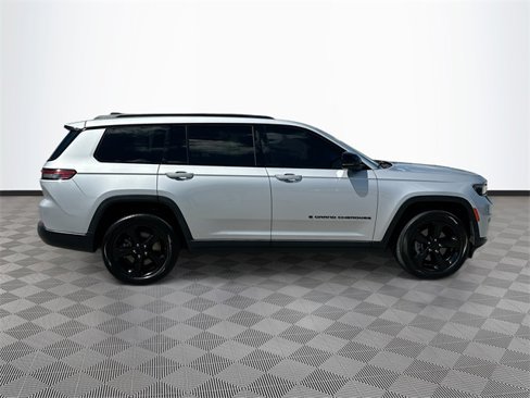Used 2021 Jeep Grand Cherokee L Laredo image 4