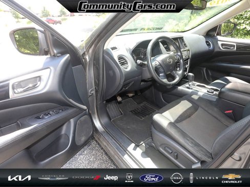 Used 2019 Nissan Pathfinder SV image 11