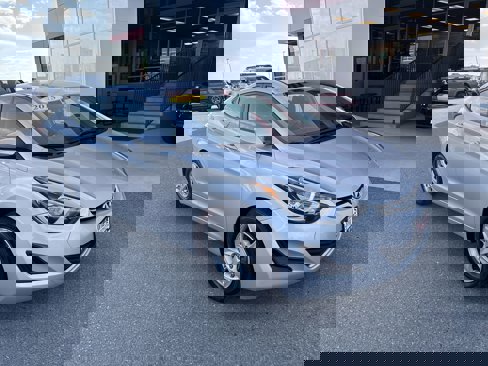 Used 2015 Hyundai Elantra SE image 1