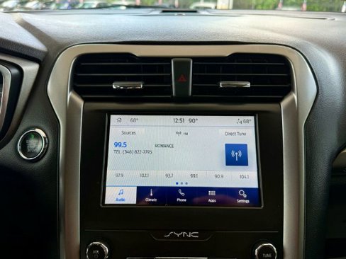 Used 2020 Ford Fusion SE image 9