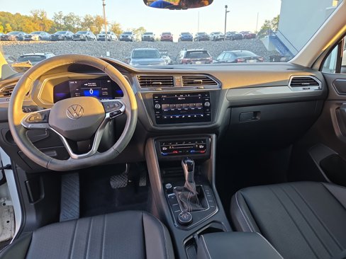 Used 2022 Volkswagen Tiguan SE image 14