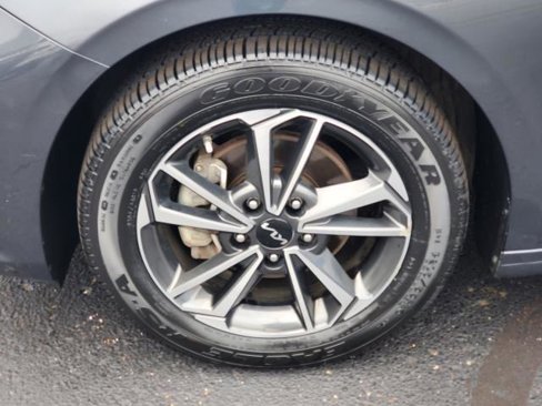 Used 2023 Kia Forte LXS image 5