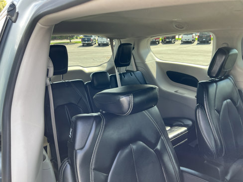 Used 2023 Chrysler Pacifica Touring-L image 20