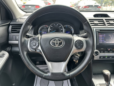 Used 2014 Toyota Camry SE image 15