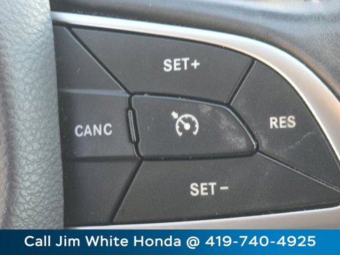 Used 2017 Chrysler Pacifica Touring-L w/ Tire & Wheel Group image 29