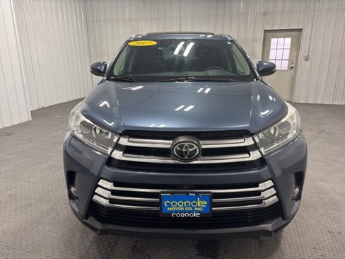 Used 2017 Toyota Highlander Limited image 12