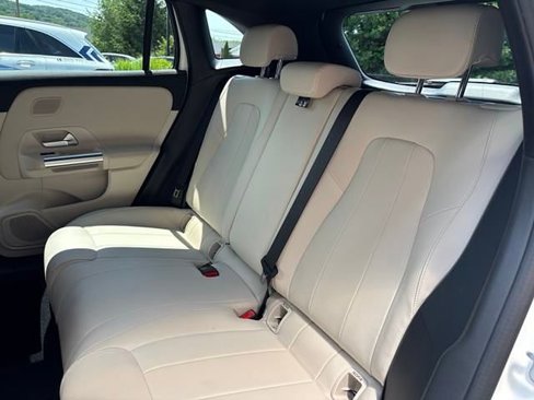 Used 2025 Mercedes-Benz GLA 250 4MATIC image 21
