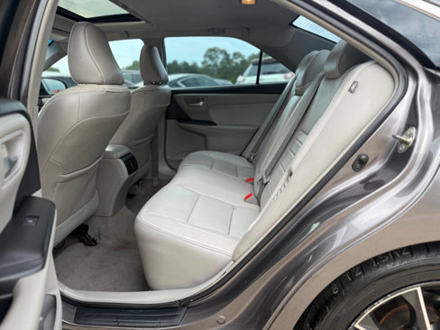 Used 2015 Toyota Camry XLE w/ Moonroof Package image 22