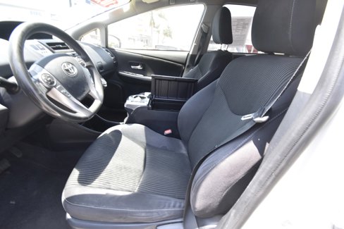 Used 2017 Toyota Prius V Two image 2