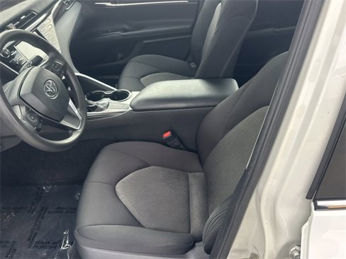 Used 2020 Toyota Camry LE image 17