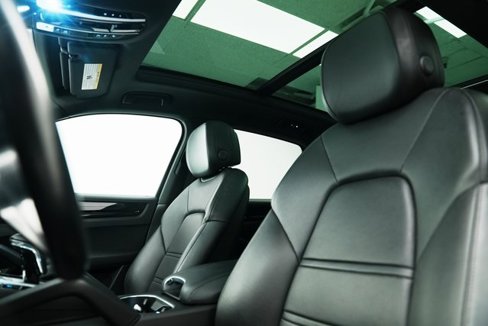 Used 2022 Porsche Cayenne w/ Premium Package image 21