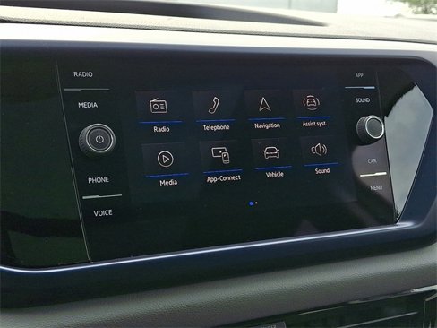 Used 2023 Volkswagen Taos SE w/ Panoramic Sunroof Package image 17