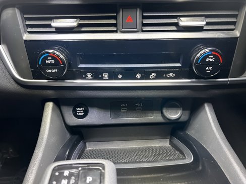 Used 2024 Nissan Rogue SV image 31