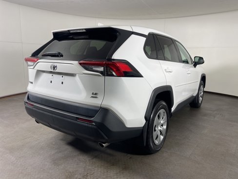 Used 2022 Toyota RAV4 LE image 7