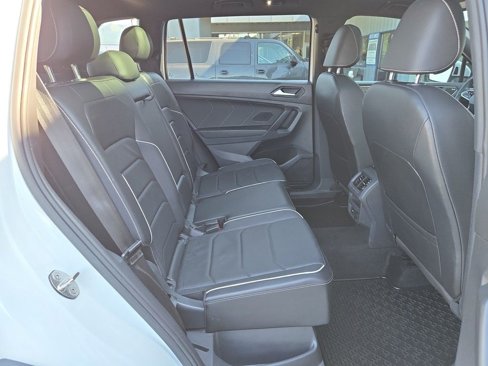 Used 2022 Volkswagen Tiguan SEL R-Line image 16
