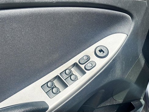 Used 2016 Hyundai Accent SE image 17